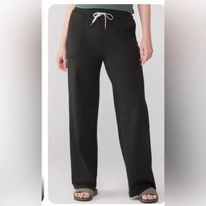 Vuori black heather essential halo pant size xs